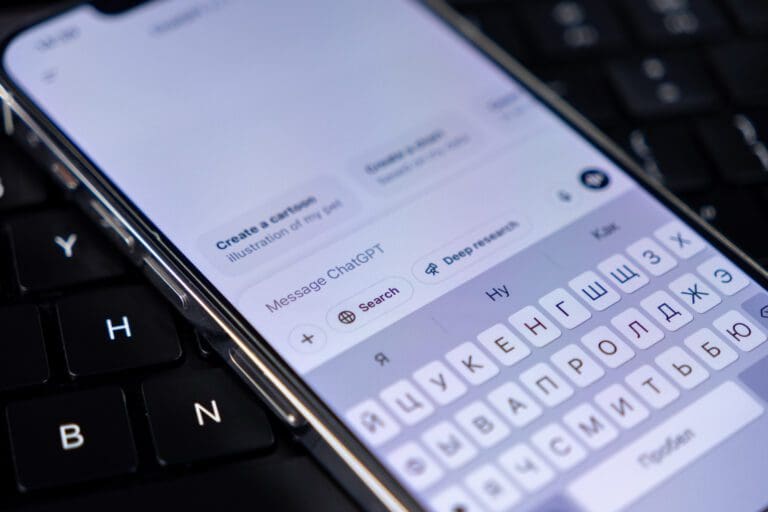 AI成幫兇？加州少年與ChatGPT交流數月後自殺，聊天記錄令人震驚