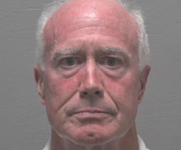 令人髮指！北卡選舉主席被控將可卡因放入孫女冰淇淋，還反誣陷冰淇淋店