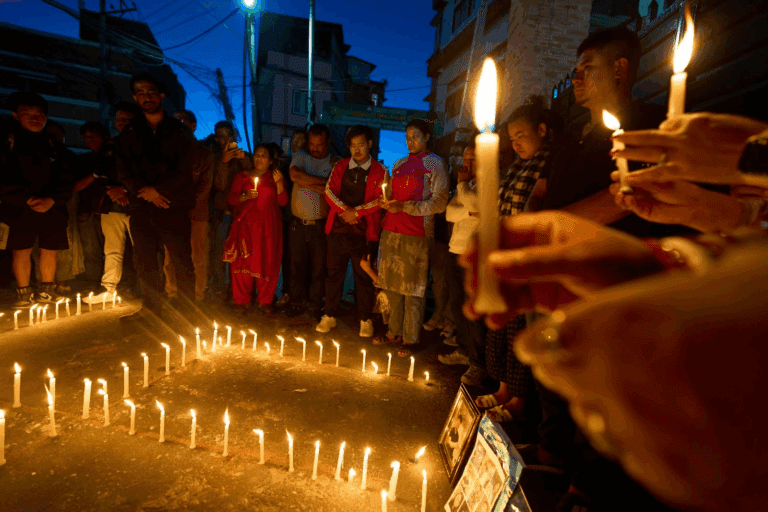 尼泊爾軍隊重奪加德滿都控制權，暴動後局勢仍不明朗