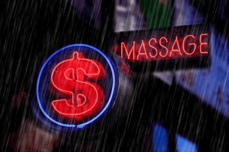 按摩院涉嫌賣淫，華裔店主被捕！鄰居直言：「客人的問法很怪…」