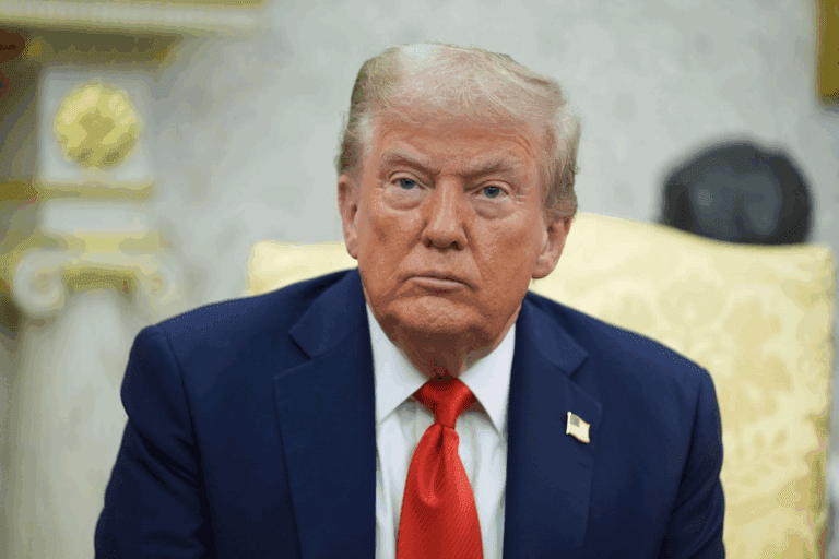 「壞事就怪AI」！特朗普稱白宮拋垃圾袋影片「是AI生成」，但白宮官員卻這樣說……