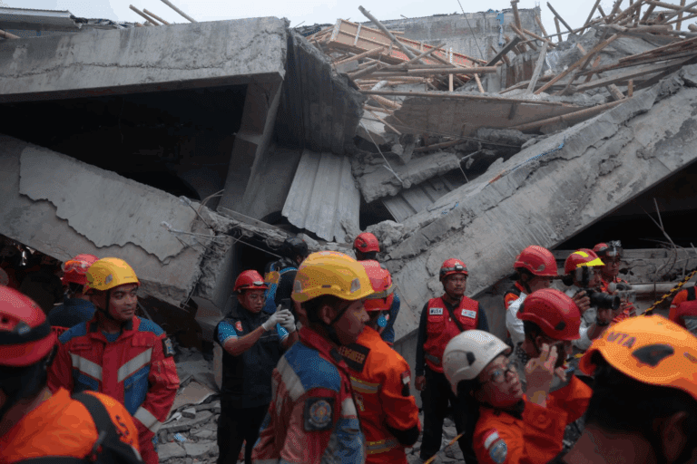 印尼伊斯蘭寄宿學校倒塌，已造成3人死亡，91人失蹤