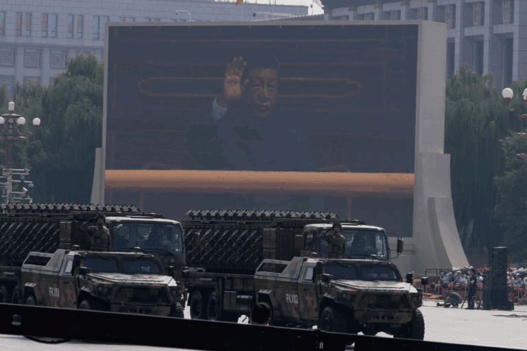 亮劍！中國九三閱兵展示高超音速導彈，特朗普發文嘲諷三國領導人「密謀對抗美國」