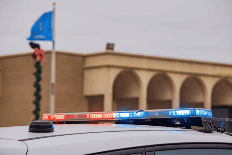 令人髮指！11歲女孩遭繼父性侵產子，屋內還有5名幼童與狗糞便為伍