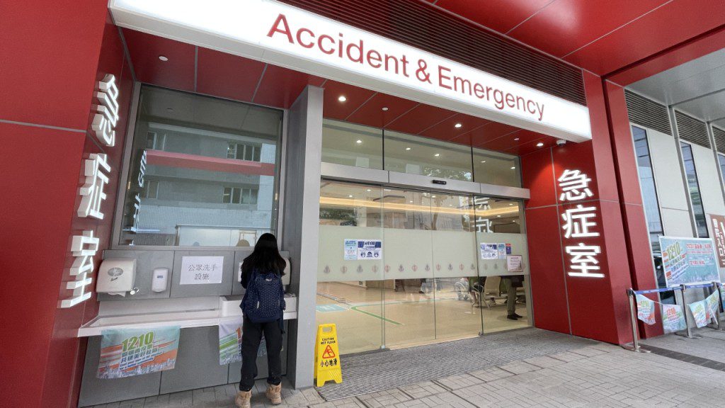 14歲女童被獨留在家，48歲母親被捕，事件起因竟是...