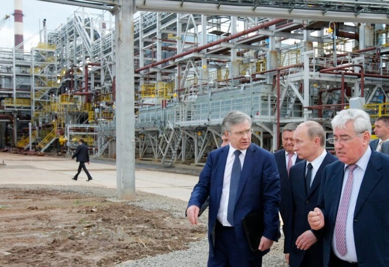 俄羅斯煉油廠遇襲重創，恐致石油產品產量下降