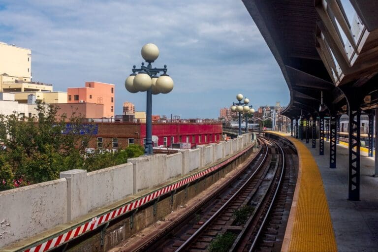 紐約東北風暴釀悲劇：太陽能板竟致命？
