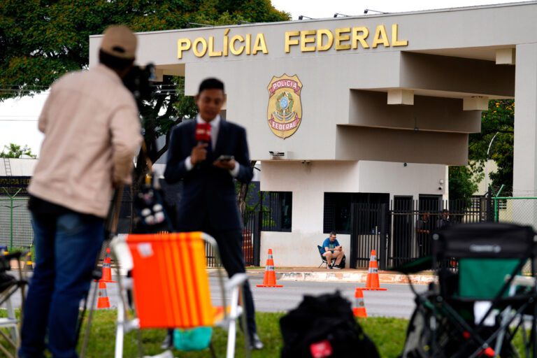 巴西前總統博爾索納羅入獄，竟稱「幻覺」是破壞腳鐐元兇