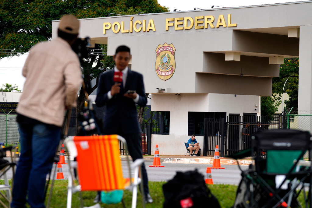 巴西前總統博爾索納羅入獄,竟稱「幻覺」是破壞腳鐐元兇 巴西前總統博爾索納羅入獄,竟稱「幻覺」是破壞腳鐐元兇