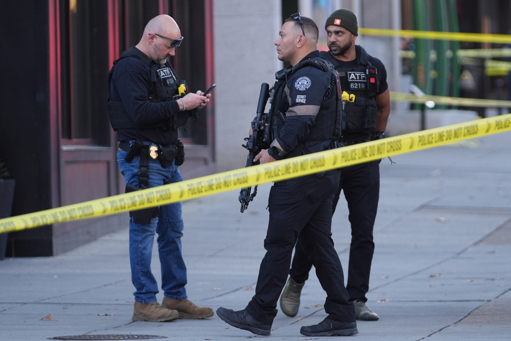 華府感恩節悲劇:國民警衛隊遭伏擊一死,槍手阿富汗背景引恐襲調查 華府感恩節悲劇:國民警衛隊遭伏擊一死,槍手阿富汗背景引恐襲調查