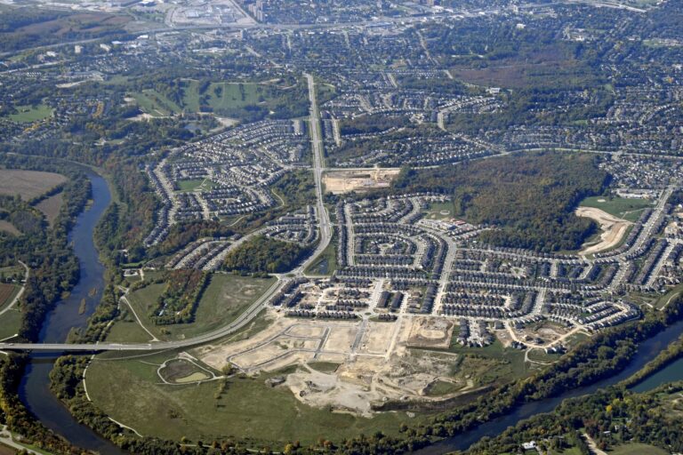 滑鐵盧市中心天際線之爭：37層高樓計畫遭現有高層住戶強烈抵制