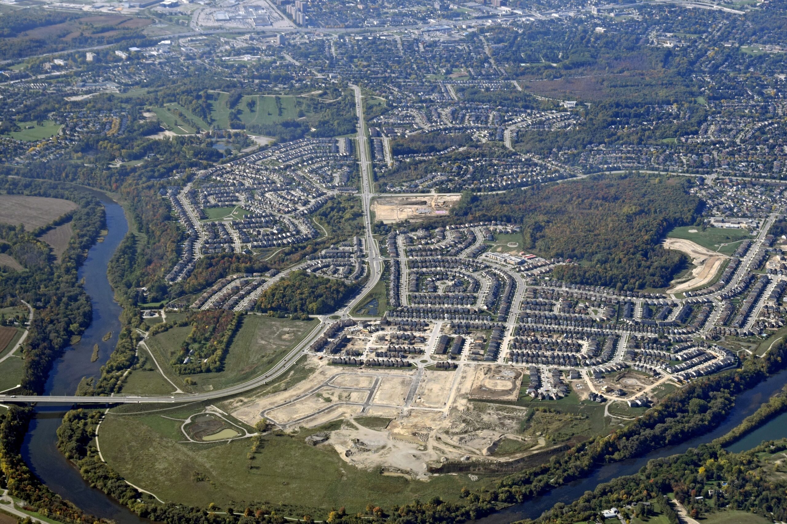 滑鐵盧市中心天際線之爭:37層高樓計畫遭現有高層住戶強烈抵制 滑鐵盧市中心天際線之爭:37層高樓計畫遭現有高層住戶強烈抵制