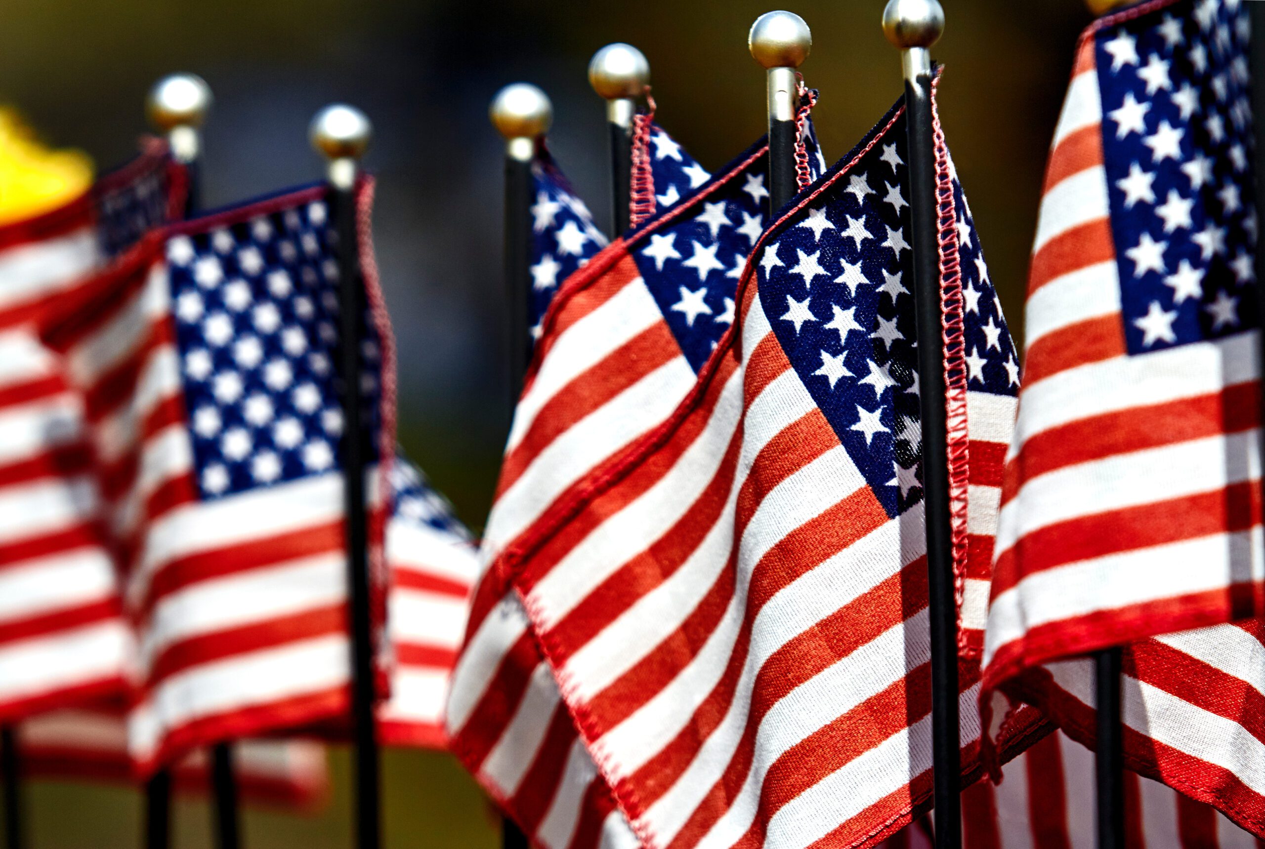 重磅!特朗普下令重審20萬拜登時期難民,綠卡亦在審查之列 重磅!特朗普下令重審20萬拜登時期難民,綠卡亦在審查之列