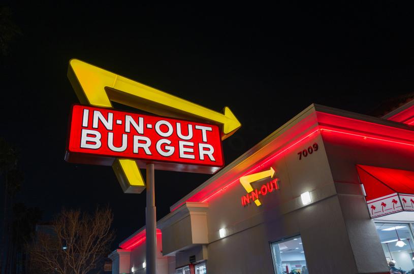 In-N-Out 要搬離加州?面對全網「忘恩負義」的指責,總裁斯奈德的回答是……