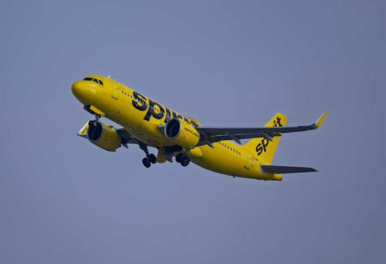 太瘋狂！乘客在航班上遭遇了令人毛骨悚然的經歷後，發誓永不再乘坐這家航空公司 | 有片