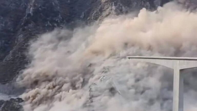 突發：四川阿壩紅旗特大橋驚傳垮塌！疑山泥傾瀉釀禍，幸無人傷亡