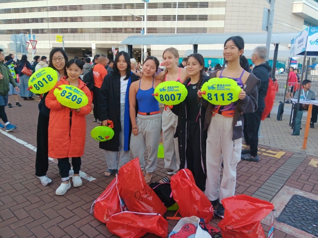 維港泳盛事:近四千泳手挑戰寒冬,橫渡維多利亞港! 維港泳盛事:近四千泳手挑戰寒冬,橫渡維多利亞港!