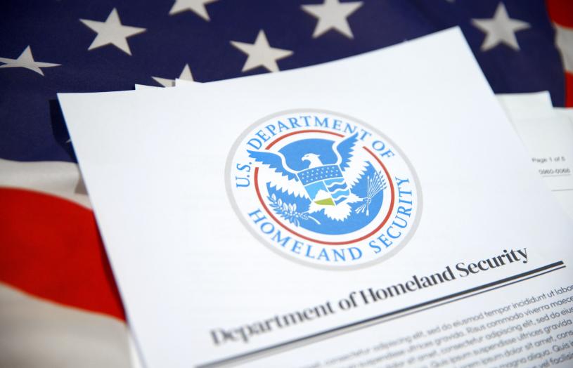 在美生活數十年無污點,女子突收ICE約談信,一夕間陷入「會被抓走」的巨大恐懼之中