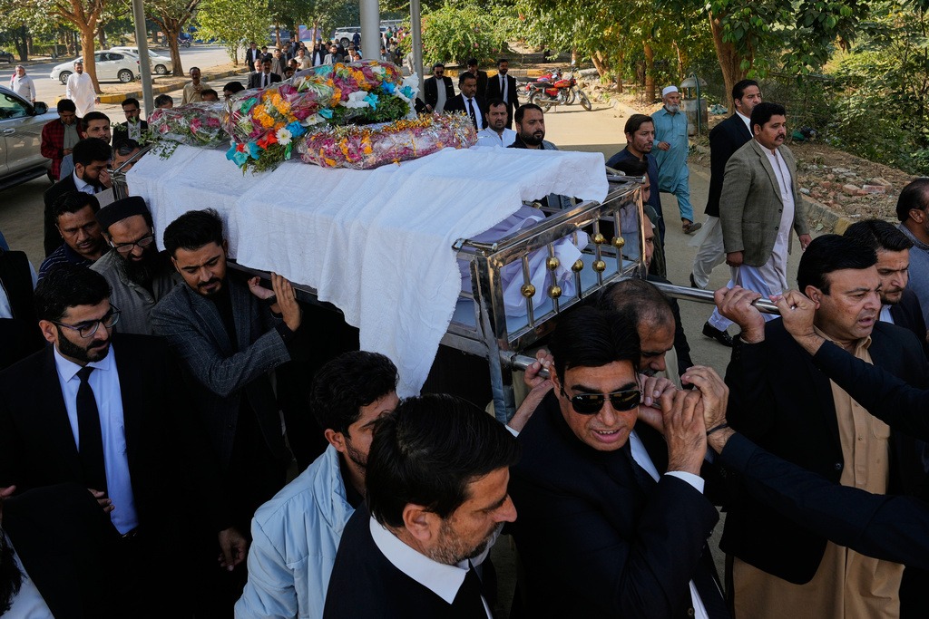 伊斯蘭堡法院外發生自殺式炸彈襲擊,已造成12人死亡 伊斯蘭堡法院外發生自殺式炸彈襲擊,已造成12人死亡