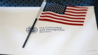 美國移民申請費2026年起調漲！庇護、工卡、臨時保護身分皆受影響