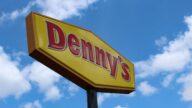 Denny’s 6.2億美元私有化交易達成,美國老牌連鎖餐廳的下一步是什麼? Denny’s 6.2億美元私有化交易達成,美國老牌連鎖餐廳的下一步是什麼?