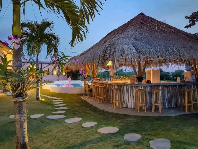 中國25歲女住巴厘島旅館中毒亡 另10人重症 中國25歲女住巴厘島旅館中毒亡 另10人重症