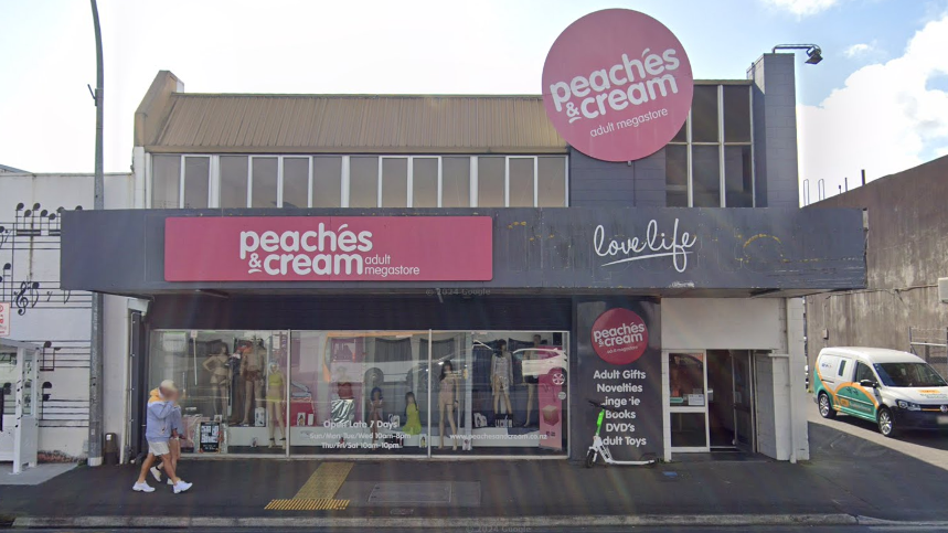 先偷原隻羊腿作武器打劫巴士 再進成人店強搶性玩具 紐西蘭女子被捕 先偷原隻羊腿作武器打劫巴士 再進成人店強搶性玩具 紐西蘭女子被捕