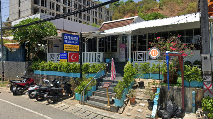 有片|旅泰澳洲漢疑似「撞鬼」 餐廳用膳時突撞玻璃門身亡 有片|旅泰澳洲漢疑似「撞鬼」 餐廳用膳時突撞玻璃門身亡