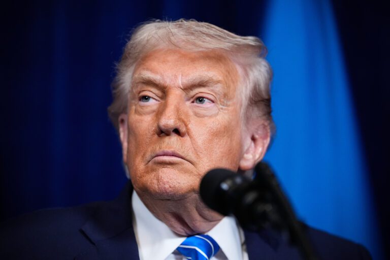 特朗普稱美國擊中疑似毒品走私碼頭　細節未公開