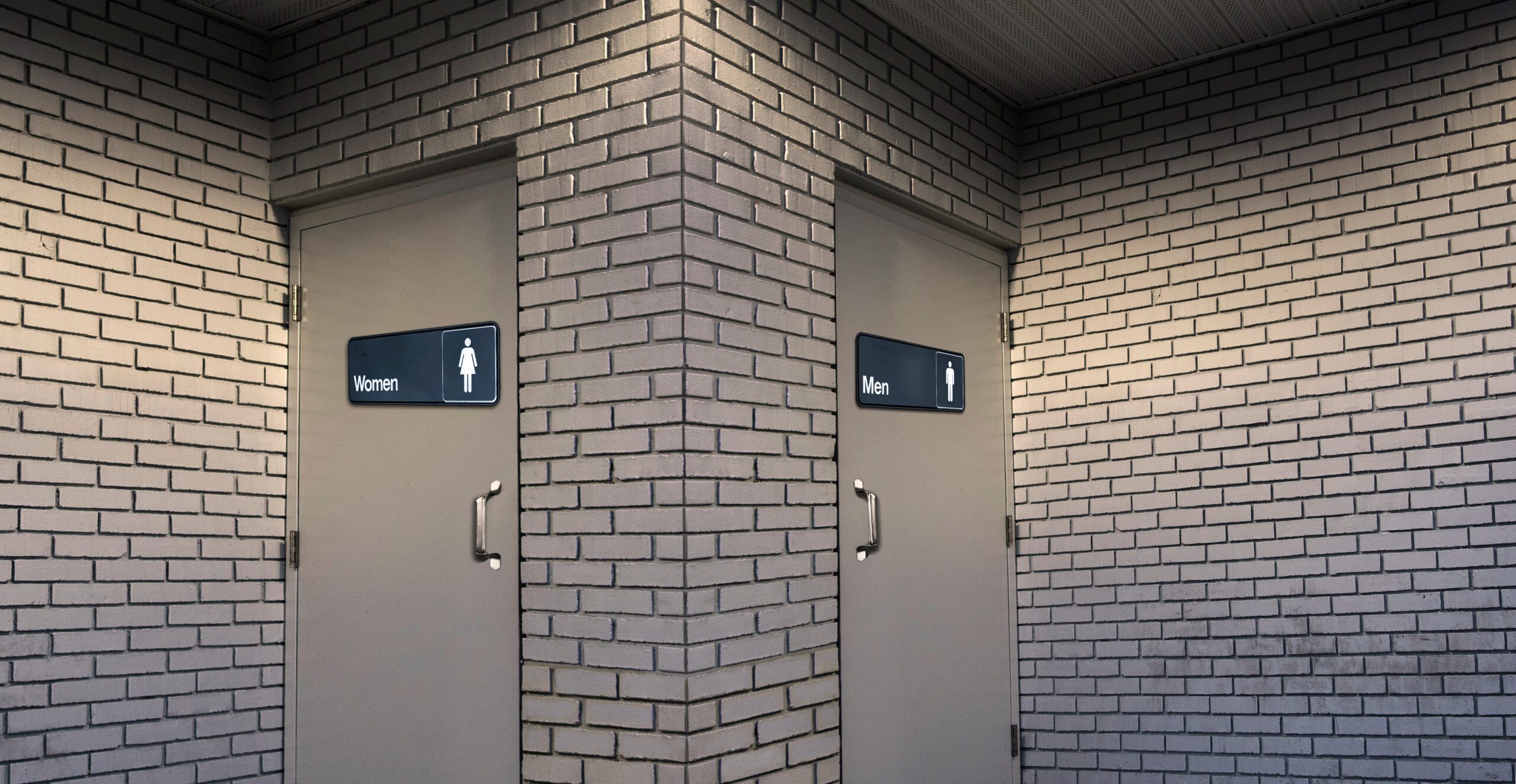 德州跨性別廁所法案上路，執法現場混亂暴露法律漏洞