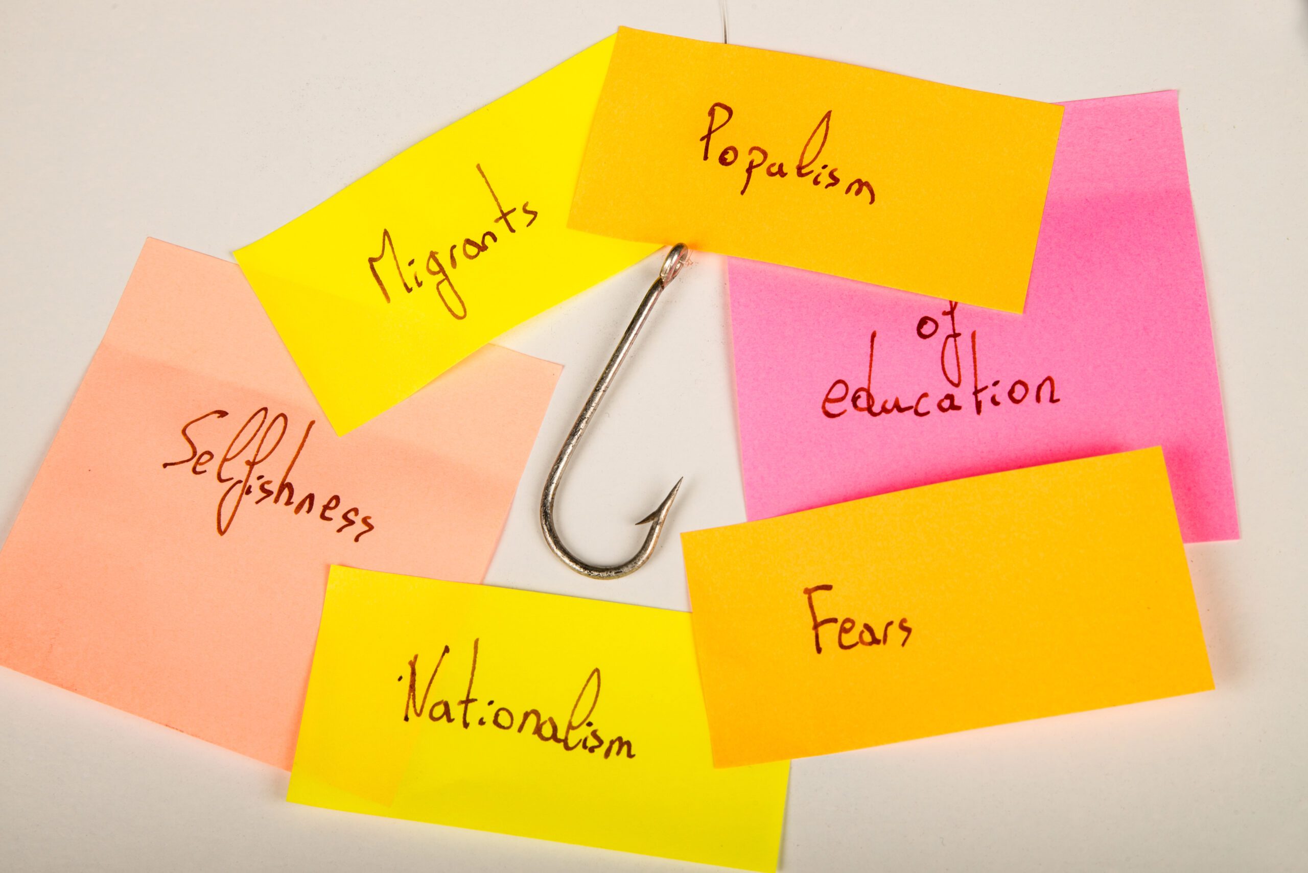 牛津2025年度詞彙揭曉:你可能每天都遇到的「憤怒誘餌」 牛津2025年度詞彙揭曉:你可能每天都遇到的「憤怒誘餌」