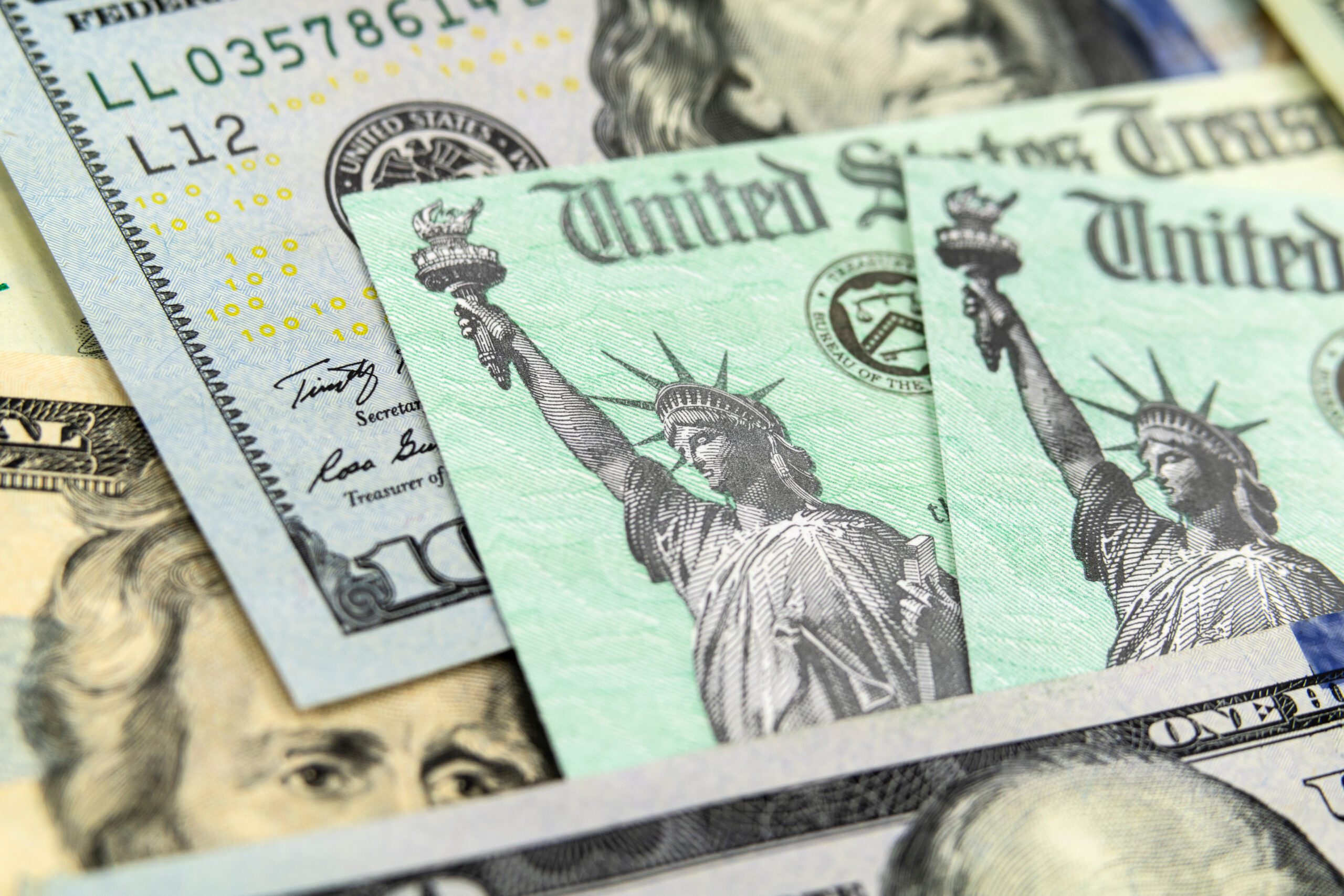 又要發錢了?共和黨提議向數百萬美國人直接發放1500美元支票,以應對醫保費用上漲危機 又要發錢了?共和黨提議向數百萬美國人直接發放1500美元支票,以應對醫保費用上漲危機