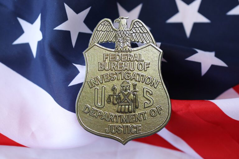 FBI向全美華人發出警告：假冒醫保與中國公安新騙局鎖定華人社區