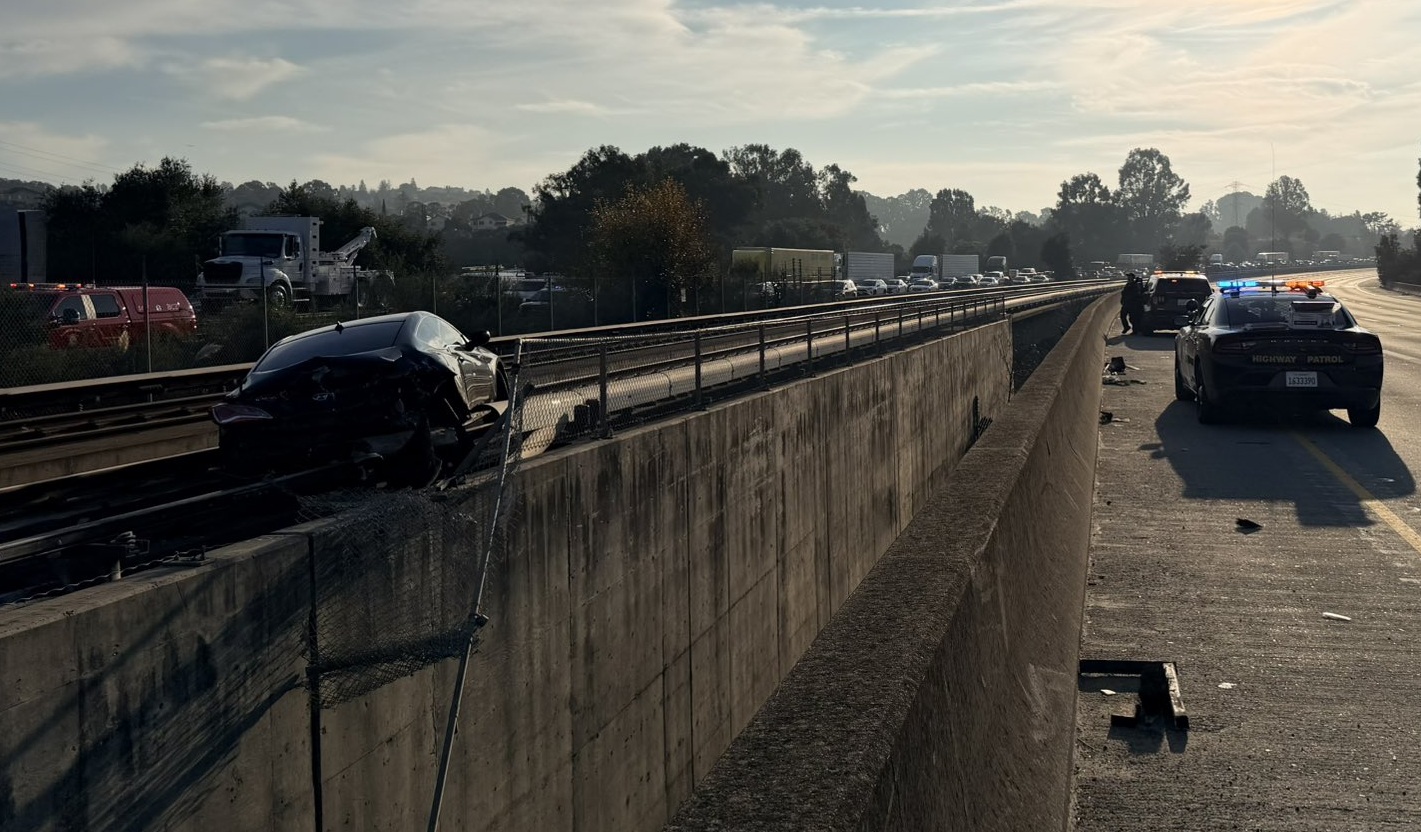 580公路汽車墮捷運路軌 580公路汽車墮捷運路軌