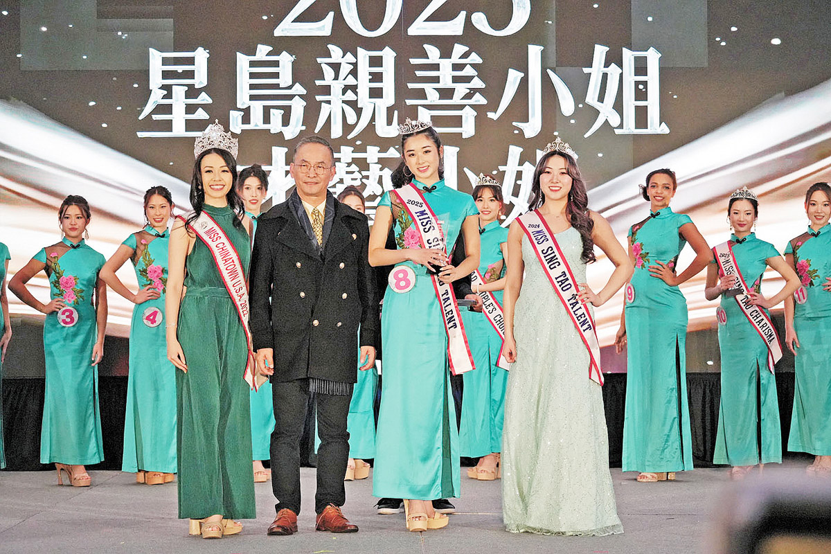 Michael 邵頒發2025才藝小姐獎