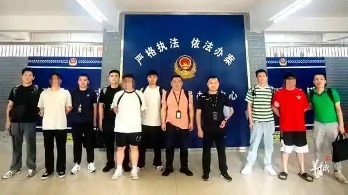 廣州南站廁所現涉黃小廣告,警方搗破犯罪集團拘捕47人 廣州南站廁所現涉黃小廣告,警方搗破犯罪集團拘捕47人