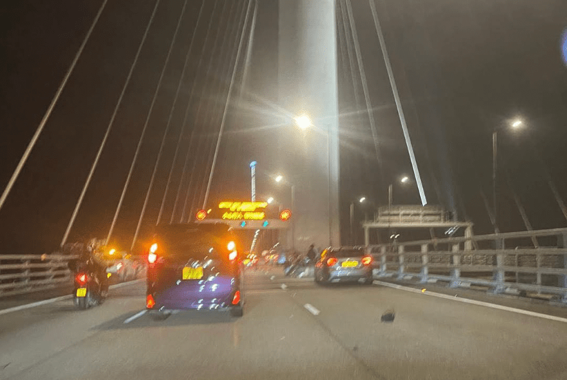 昂船洲大橋三車連環撞 女鐵騎士倒地受傷送院