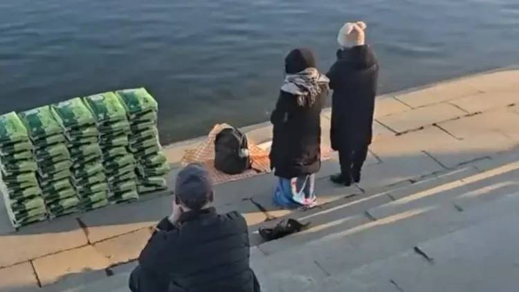 離譜！竟有人「放生」大米和礦泉水 中國佛教協會：這是在折損福報