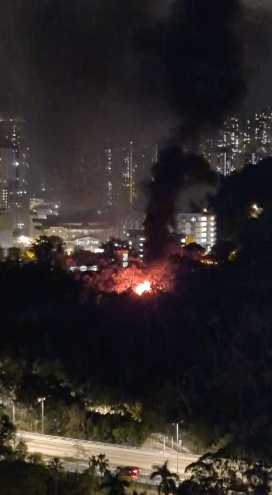 【突發】將軍澳靈實醫院旁汽車起火爆炸 烈焰沖天 消防急撲救