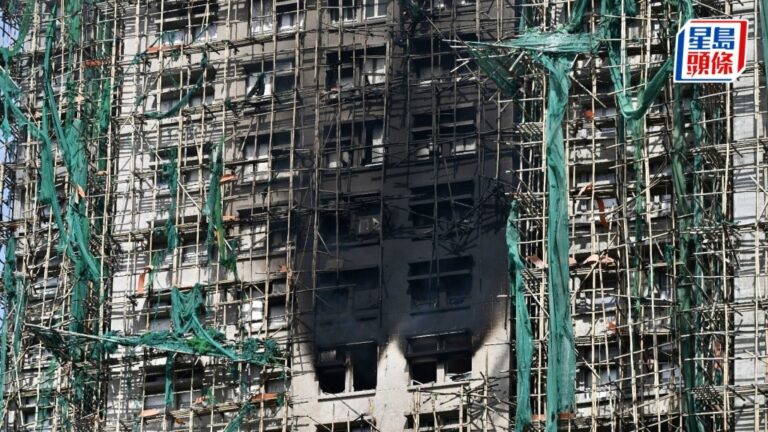 宏福苑五級火｜居民怒轟後樓梯玻璃窗變木板 疑阻礙逃生釀慘劇 房屋局：正聯同執法部門調查