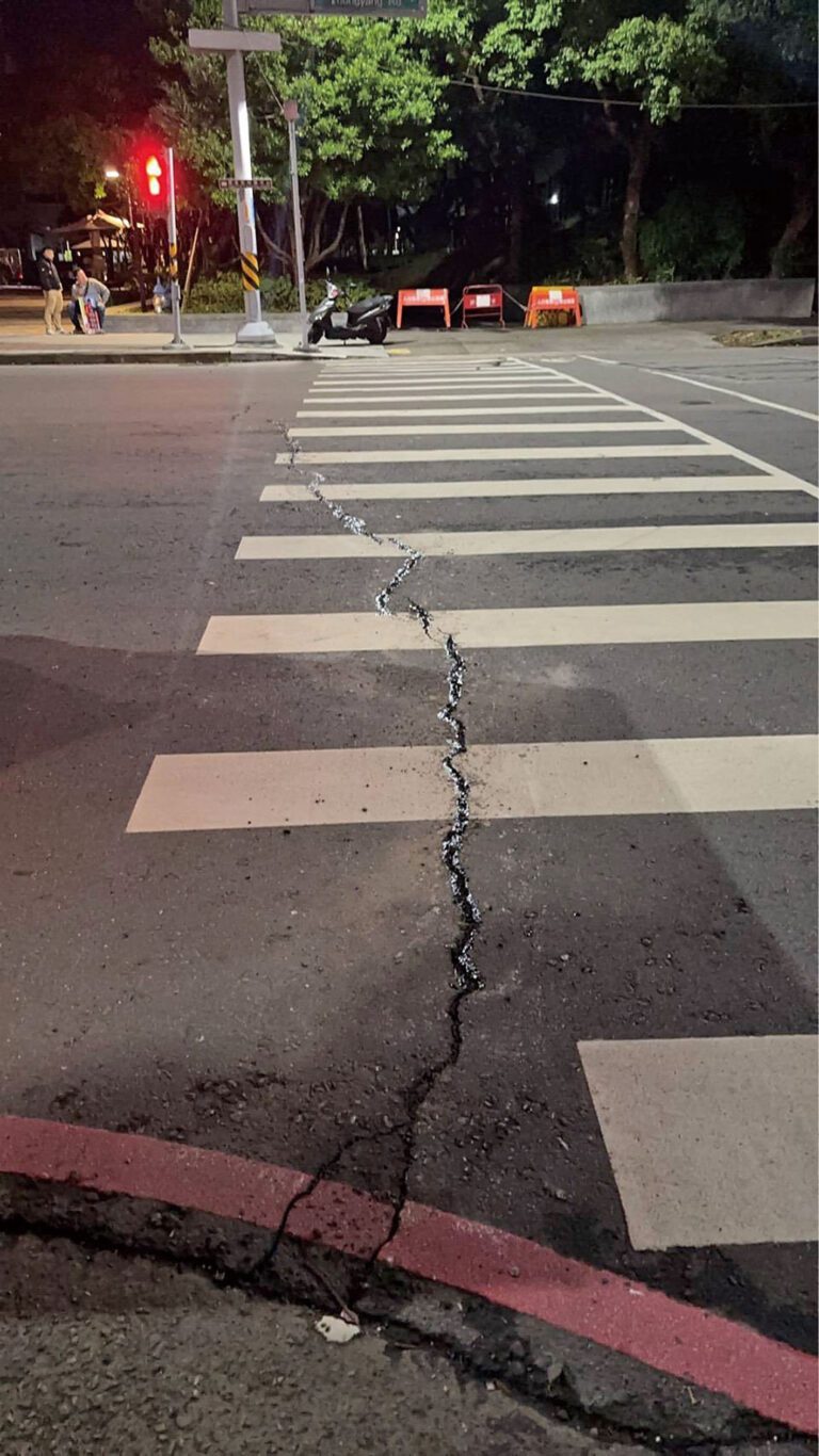 台灣宜蘭深夜突發強震