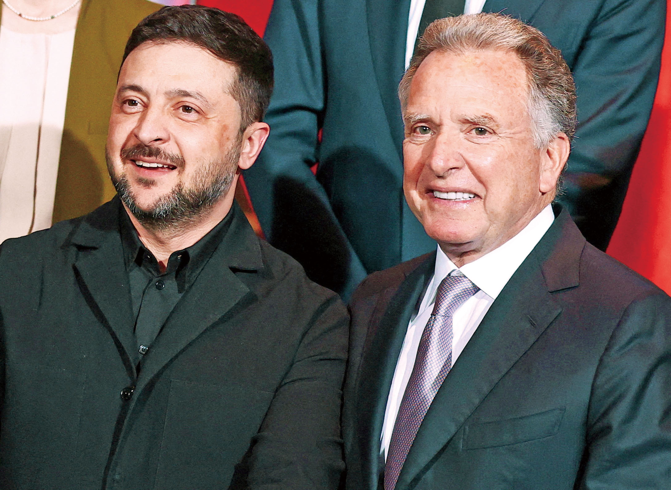 烏克蘭總統澤連斯基（左）與美國特使威特科夫早前在德國柏林會面。路透社