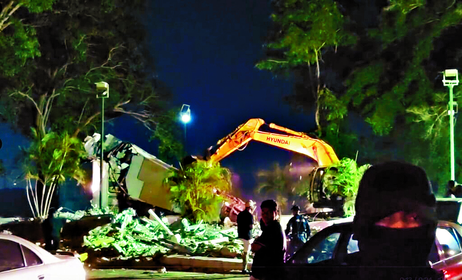 當地政府強行拆除建築。網上圖片