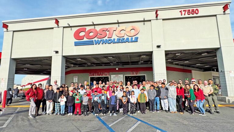 縣警陪學童選購聖誕禮物