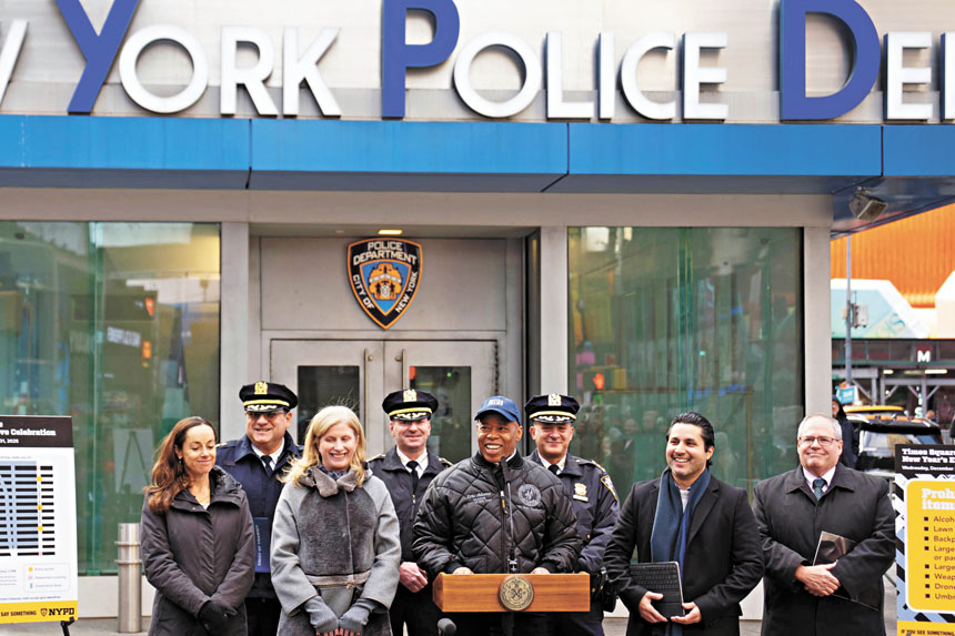 市警新年夜維安部署，加大警力增設二次移動篩檢。 長辦公室提供