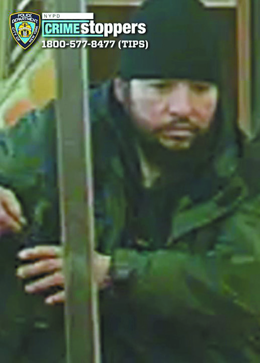 6旬婦地鐵車廂遭電腦砸頭   涉案男嫌在逃