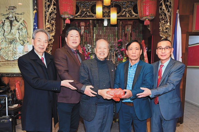 全美黃氏宗親總會舉行2026年新屆職員交接典禮 正主席黃仲賢 副主席黃宏昶