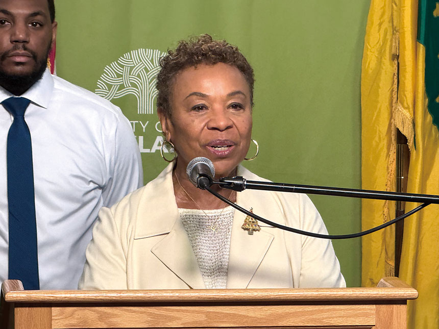 屋崙市長芭芭拉李呼籲社區志願者參與無家者人口統計。記者陳程威攝