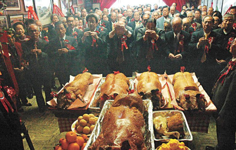 歲晚迎春華埠熱鬧  僑社聚餐旺丁旺財