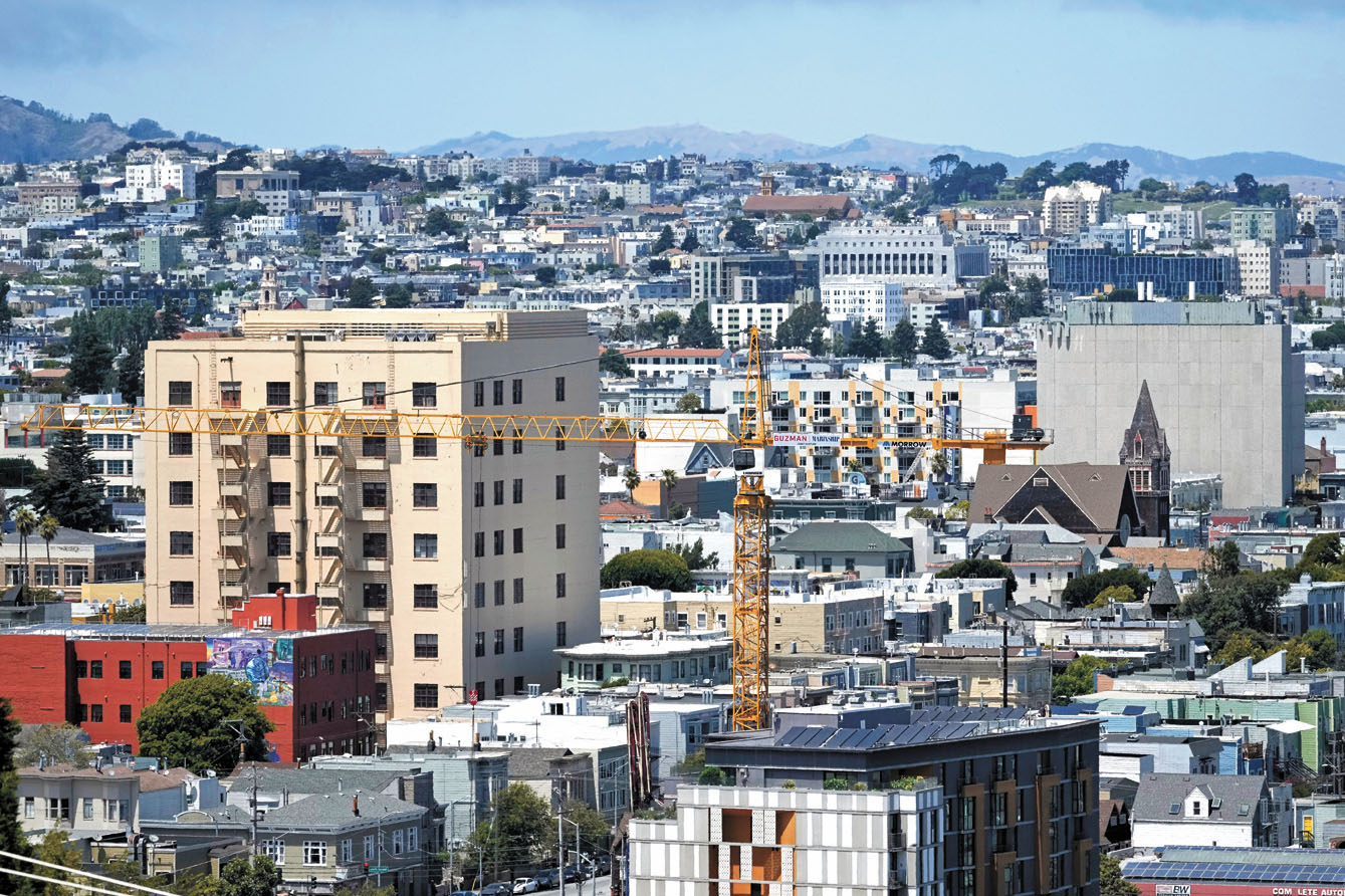 在房價與房貸利率高企、加上租管政策影響下，在加州買房在財務層面未必較租房更為合適。美聯社資料圖片